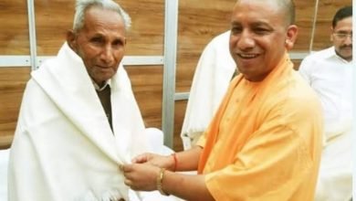 Photo of पिता के निधन पर CM योगी आदित्यनाथ ने लिखा भावुक खत, कहा- पिता के अंतिम संस्कार में नहीं होंगे शामिल