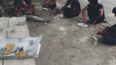 Photo of समाजसेवी शैलेंद्र मौर्य और अर्जुन मौर्य की अगुआई में प्रवासी कामगारों की जा रही सहायता