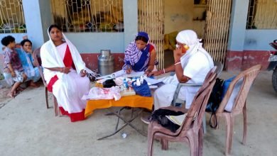 Photo of गर्भवती महिलाओं का घर-घर जा कर आंगनबाड़ी सेविका करा रही हैं पंजीकरण
