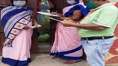 Photo of डोर-टू-डोर सर्वे कर सोशल डिस्टेंसिंग पर लायी जा रही है जागरूकता