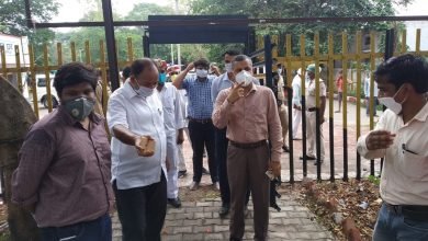 Photo of जिलाधिकारी ने काजीपुरा के पास जल निकासी के लिए की जा रही व्यवस्था का जायजा लिया।