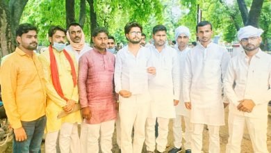 Photo of विद्यालयों की फीस माफ़ी को लेकर छात्र नेताओं ने जिलाधिकारी को दिया ज्ञापन