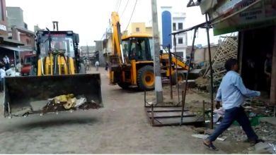 Photo of खैर कस्वा के मालीपुरा पैंठ मैदान से अबैध कब्जे को पुलिस और प्रशासन की टीम ने जेसीबी से किया ध्वस्त।