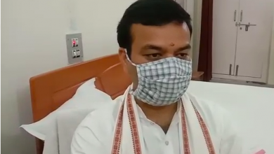 Photo of घाघरा नदी ने मचाई तबाही, किसानों का फसल डूबा,पानी से होकर पशुओं का चारा लाते पशुपालक