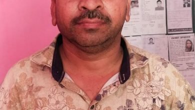 Photo of खैर पुलिस ने धोखाधड़ी के मामले में वांछित चल रहे एक अभियुक्त को अग्रवाल पेट्रोल पंप के पास से किया गिरफ्तार।