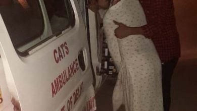 Photo of पुलिसवालों में भी होती है इंसानियत, बुराडी पुलिस की हो रही है क्षेत्र में तारीफ