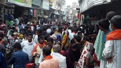 Photo of आधार कार्ड के लिए सैकड़ो की संख्या में लगी भीड़, भीड़ से प्रशासन बेख़बर