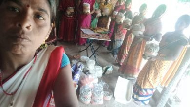 Photo of कोरोना काल में दोहरी जिम्मेदारी निभा रही हैं सेविका संजू देवी