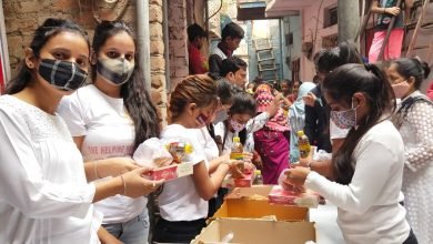 Photo of हेल्पिंग हैंड ट्रस्ट ने मनाई गरीबों संग दिवाली