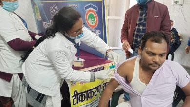 Photo of फ्रंटलाइन वर्करों को चार केंद्रों पर और स्वास्थ्यकर्मियों को 11 केंद्रों पर लगे टीके