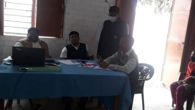 Photo of शहरी प्राथमिक स्वास्थ्य केंद्र में फ्रंटलाइन वर्करों को लगे कोरोना के टीके