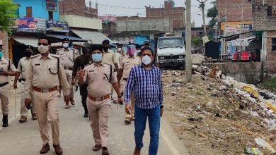 Photo of लॉकडाउन का पालन कराने के लिए सड़क पर उतरे प्रशासनिक अधिकारी