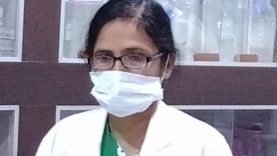 Photo of विश्व नर्स दिवस पर विशेष :   कोरोना की दूसरी लहर के बीच जान की बाज़ी लगाकर मरीजों की  सेवा कर रही हैं जीएनएम नर्स