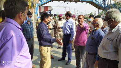 Photo of सुरक्षित त्यौहार मनाने की पहल: संक्रमण का खतरा नहीं हो, इसलिए दूसरों प्रदेशों से आने वालों की हो रही कोविड जाँच