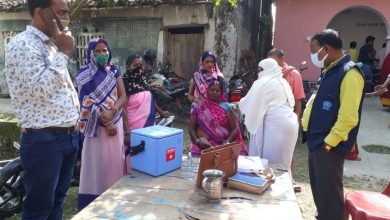 Photo of मतदान के बाद लोगों ने करवाया टीकाकरण