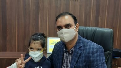 Photo of डीएम की पहल: निर्धारित समय पर वैक्सीन लेने वालों के पुरस्कार चयन टीम में तीन वर्ष की बच्ची को मिली जगह