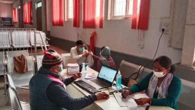 Photo of स्वास्थ्यकर्मियों, फ्रंटलाइन वर्करों और बीमार बुजुर्गों को पड़ा बूस्टर डोज