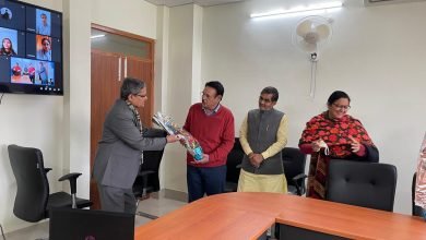 Photo of सीईसी के निदेशक प्रो. जेबी नड्डा ने आर्यभट्ट ज्ञान विवि में एसजेएमसी के छात्रों को संबोधित किया