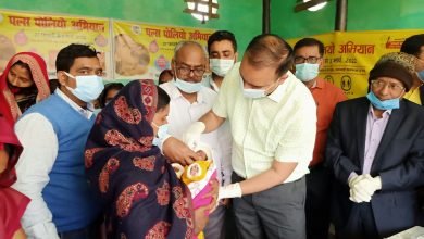 Photo of खगड़िया जिलाधिकारी ने शिशु को दो बूँद दवा पिलाकर पल्स पोलियो अभियान का किया शुभारंभ