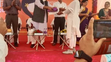 Photo of अंतर्राष्ट्रीय महिला दिवस पर पटना में आयोजित सम्मान समारोह में जिले की तीन महिला स्वास्थ्यकर्मी सम्मानित 