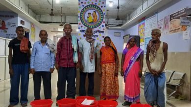 Photo of फुलवारीशरीफ सामुदायिक स्वास्थ्य केंद्र में 8 फ़ाइलेरिया मरीजों को मिली एमएमडीपी किट