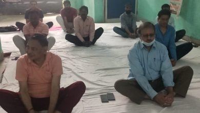 Photo of आध्यात्मिक उन्नति और शारीरिक मानसिक स्वास्थ्य के लिए योग को दैनिक दिनचर्या में करें शामिल