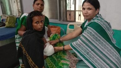 Photo of कोरोना संक्रमित मां भी बच्चों का करा सकती हैं स्तनपान