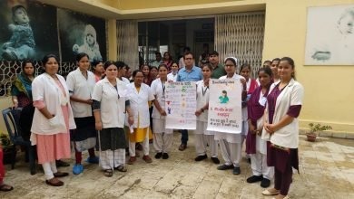 Photo of सदर अस्पताल में भर्ती गर्भवती और धातृ माताओं को  स्तनपान को लेकर किया गया जागरूक