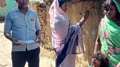 Photo of कुष्ठ रोगी खोजी अभियान • घर-घर जाकर आशा कार्यकर्ता मरीजों की कर रहीं खोज