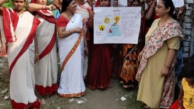 Photo of डेंगू के प्रकोप से बचाव के लिए आईसीडीएस कर्मी कर रहे हैं लोगों को जागरूक