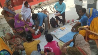 Photo of फाइलेरिया उन्मूलन • शिविर आयोजित कर संक्रमित मरीजों में  एमएमडीपी किट वितरित