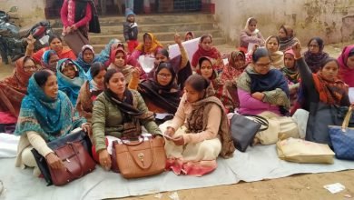 Photo of अपनी आठ सू़त्री मांगों को लेकर आंगनबाड़ी सेविकाओं ने किया धरना-प्रदर्शन