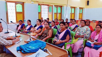 Photo of बाराहाट सीएचसी में आशा कार्यकर्ताओं को गर्भ समापन के बारे में दी गई जानकारी