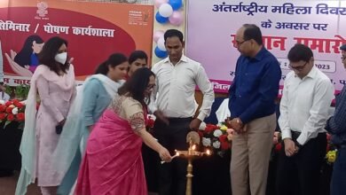 Photo of समाज में नया अलख जगाकर महिलाओं के प्रति सम्मान एवं समानता करें स्थापित: डीएम