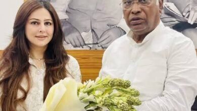 Photo of राहुल, प्रियंका की घेराबंदी, ग्रुप 23 ने किया मुमताज पटेल को आगे