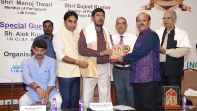 Photo of सिग्नेचर अवार्ड, 2023 के दौरान केंद्रीय मंत्री श्री रामदास आठवले और सांसद श्री मनोज तिवारी ने 50 से अधिक लोगों को सम्मानित किया