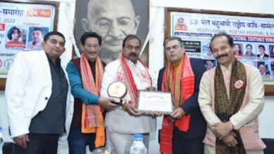 Photo of रंगारंग कार्यक्रम के साथ सम्पन्न हुआ प्रज्ञा मेल बहुभाषी राष्ट्रीय कवि-सम्मेलन