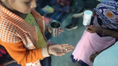 Photo of फाइलेरिया कि दवा खाने के बाद उल्टी, सिर दर्द और पेट दर्द होने का जब लोगों ने जाना राज तो दवा सेवन के प्रति दिखाए उत्साह