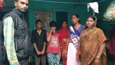 Photo of पेशेंट सपोर्ट प्लेटफार्म से जुड़े फाइलेरिया के मरीज एमडीए राउंड के दौरान लोगों को फाइलेरिया की दवा खाने के लिए कर रहे हैं जागरूक 