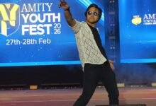 Photo of एमिटी यूनिवर्सिटी यूथ फेस्ट 2026 के पहले दिन एक्टर, स्क्रिप्ट राइटर, कोरियोग्राफर अभिमन्यु श्रीवास्तव ने जज और परफॉर्मर दोनों भूमिकाओं में बिखेरा जलवा 
